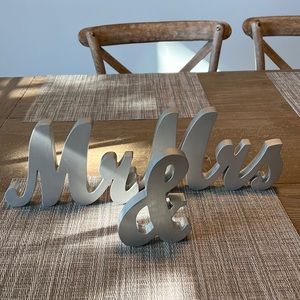Mr & Mrs Sign